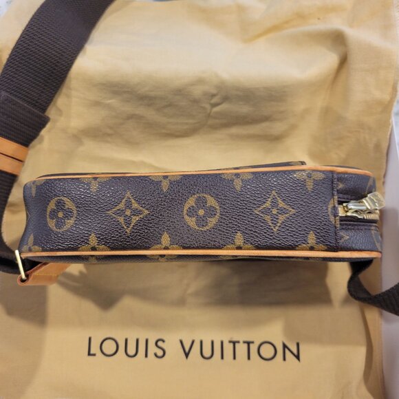 Authentic LOUIS VUITTON Monogram Pochette Ganju Bum Bag  M51870 - Picture 4 of 11